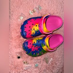 CROCS SIZE 9 woman 7 men